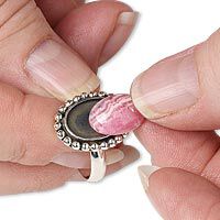 Step 2 - Placing the cabochon in the mount